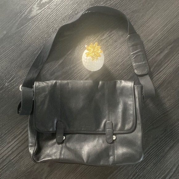🍍COLE HANN🍍MESSENGER Bag🍍E-2 - Picture 1 of 3